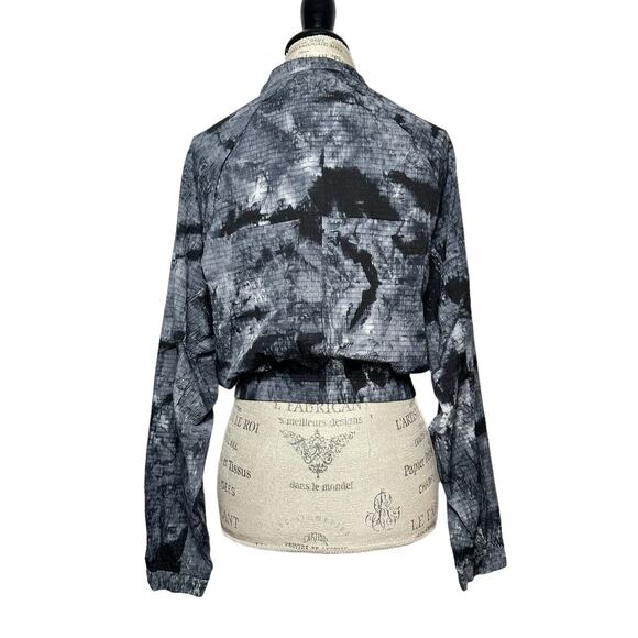 Gymshark | Women | Elevate Woven Grey Spray Dye Cropped Athletic Jacket | Small - Picture 2 of 10